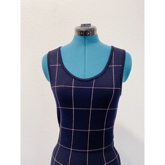 Victoria Beckham Wool midi flare knit dress - Picture 3 of 9